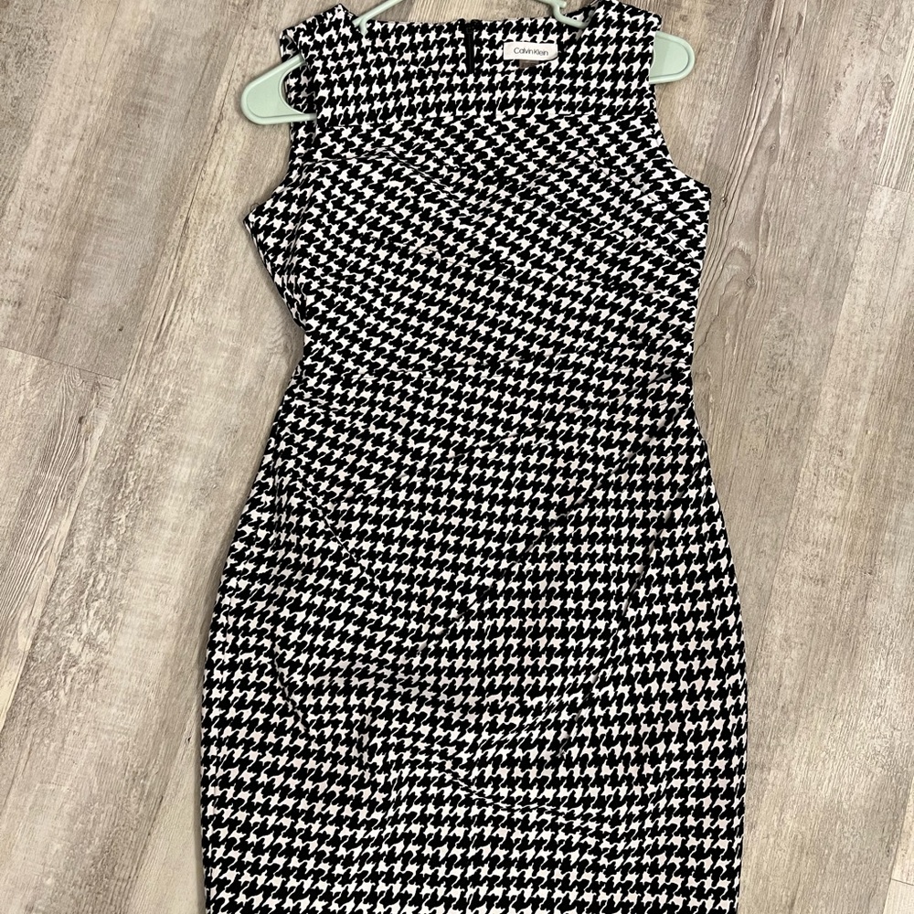Calvin Klein Black and White Ruched Sheath Midi Dress